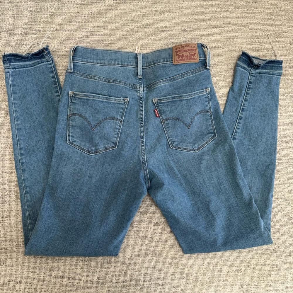 Levi’s High Rise Jeans - Picture 5 of 7